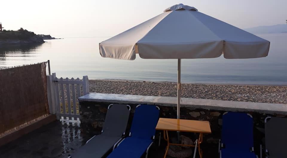House Kokkalas On The Beach Pyrgadikia Exterior photo