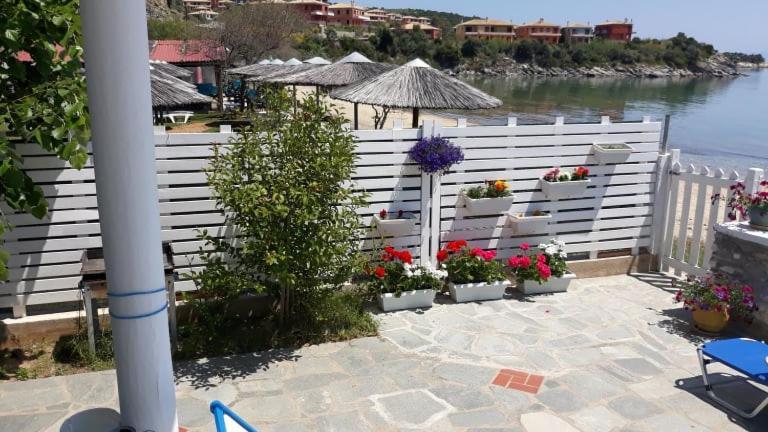 House Kokkalas On The Beach Pyrgadikia Exterior photo