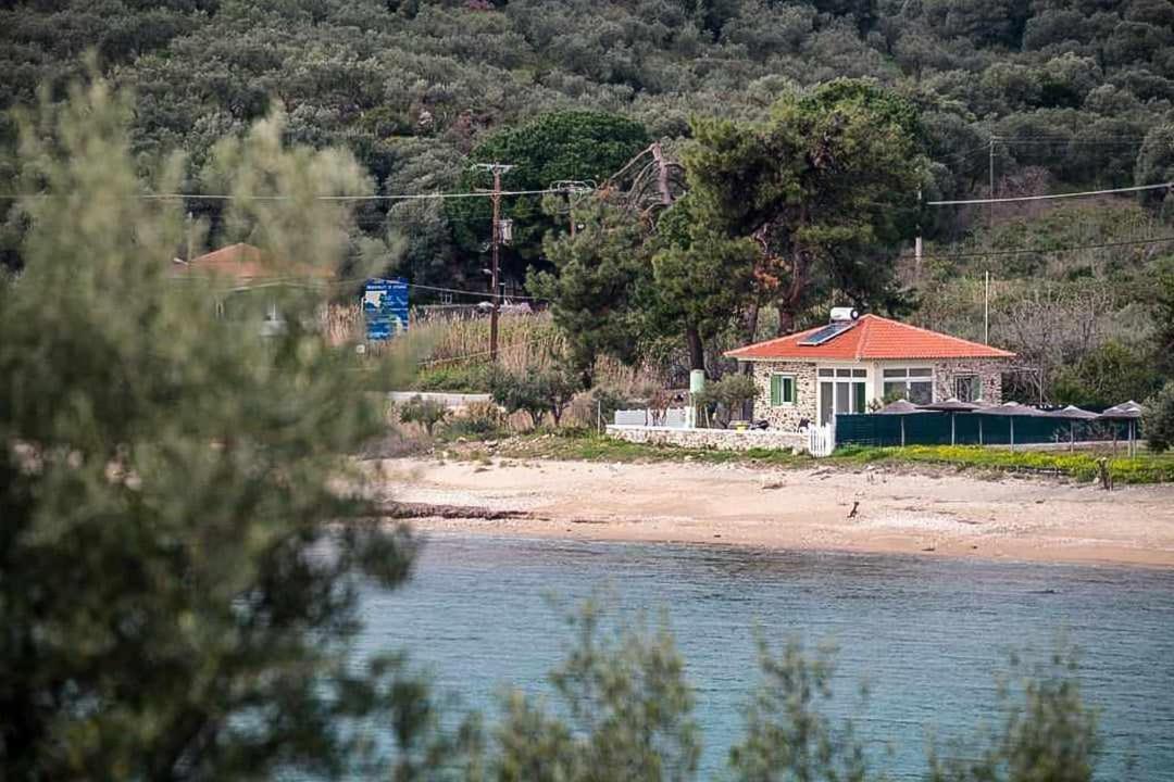 House Kokkalas On The Beach Pyrgadikia Exterior photo